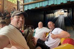 La team Parcs Passion au Parc Astérix dans la Descente du Nil