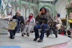 image_5245f5bf09984_chaises_volantes_1